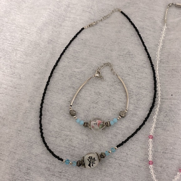 Lot: Beaded Necklaces & a bracelet - Picture 2 of 4
